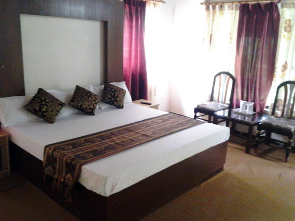 Hotel Arsh International Nainital Exteriör bild
