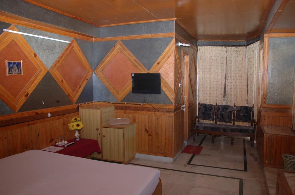 Hotel Arsh International Nainital Exteriör bild
