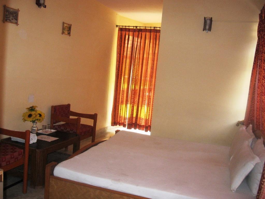 Hotel Arsh International Nainital Rum bild
