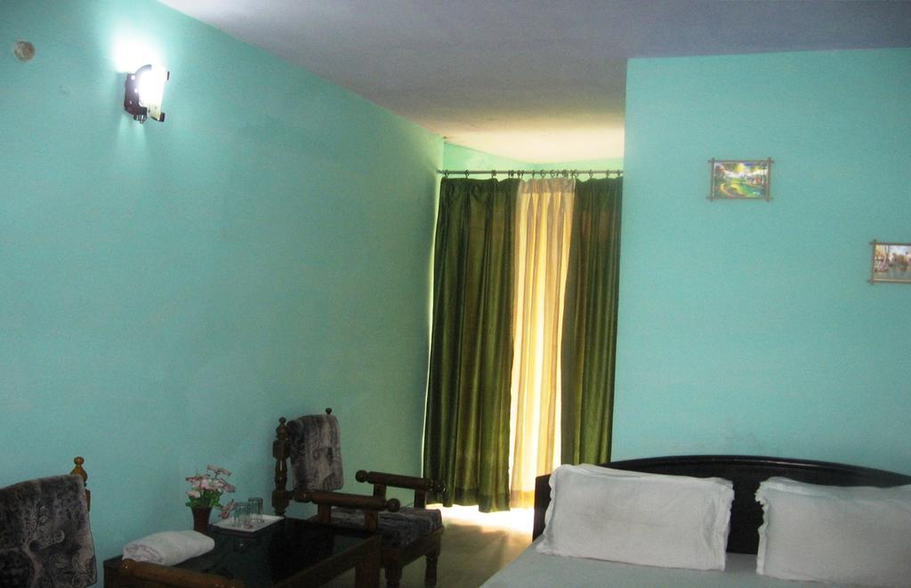 Hotel Arsh International Nainital Rum bild
